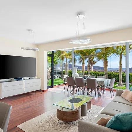 Felicia Вилла Адехе